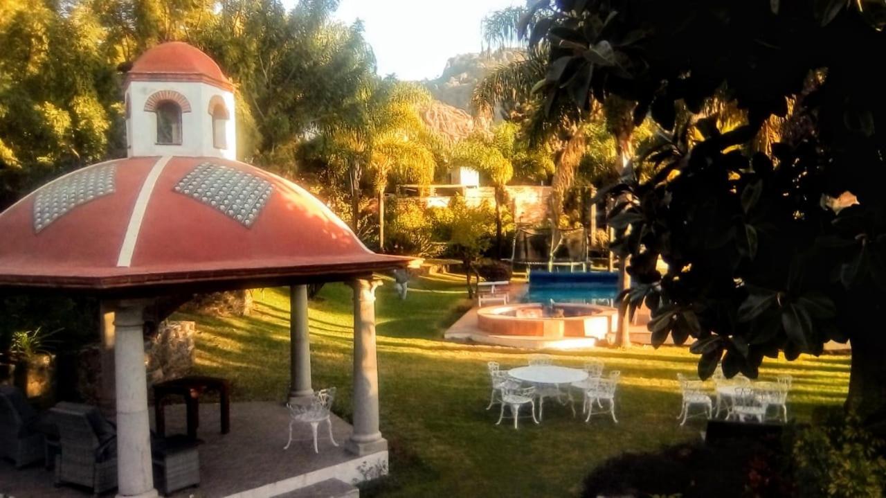 Hotel Quinta Del Sol เตโปซตลัน ภายนอก รูปภาพ